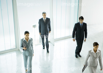 歩く 男性 俯瞰 スーツ まとめ髪 の画像素材 ビジネスシーン ビジネスの写真素材ならイメージナビ 歩く 男性 俯瞰 スーツ まとめ髪 の画像素材 ビジネスシーン ビジネスの写真素材ならイメージナビ