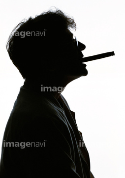 タバコ 横顔 男性 シルエット の画像素材 写真素材ならイメージナビ