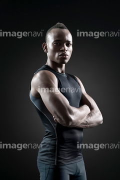 筋肉 腕組み の画像素材 フィットネス スポーツの写真素材ならイメージナビ