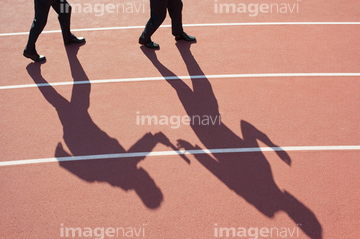 スポーツ 陸上競技 リレー バトンパス 昼 影 の画像素材 写真素材ならイメージナビ