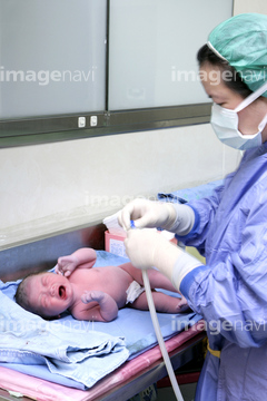 新しい 裸 病院 ベビーベッド の画像素材 赤ちゃん 育児 ライフスタイルの写真素材ならイメージナビ