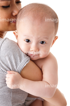 しがみつく 2人 子供 年齢層 赤ちゃん 子供 の画像素材 外国人 人物の写真素材ならイメージナビ