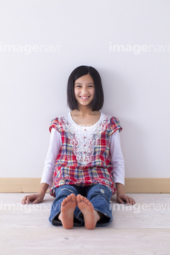 中学生 下半身 裸足 の画像素材 日本人 人物の写真素材ならイメージナビ