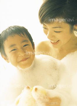 少年 お風呂 小学生 の画像素材 入浴 ライフスタイルの写真素材ならイメージナビ