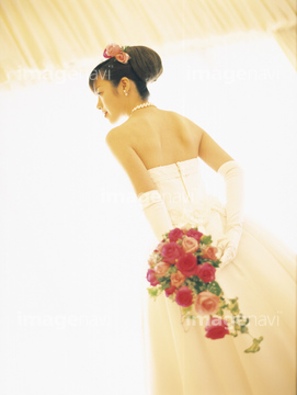 人物 日本人 女性 後ろ向き ドレス の画像素材 写真素材ならイメージナビ