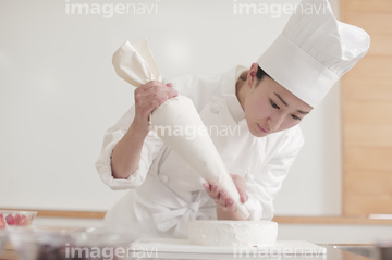 無料イラスト画像 ぜいたく女性 パティシエ 服 イラスト