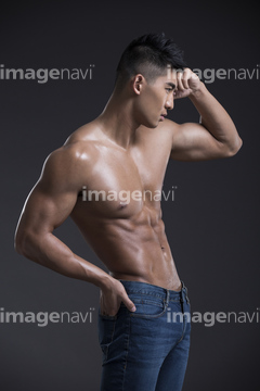 男性 筋肉 若者 胸部の筋肉 横向き の画像素材 ダイエット フィットネスの写真素材ならイメージナビ