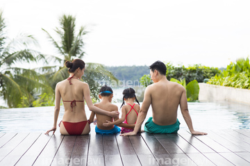 女子小学生の裸画像 小学生 女の子 裸 4人】の画像素材 | 子育て・ライフスタイルの写真素材ならイメージナビ