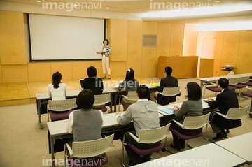 説明会 の画像素材 ビジネス 人物の写真素材ならイメージナビ