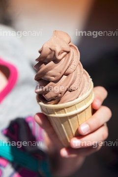 アイスクリーム 女の子 ミルクアイス の画像素材 菓子 デザート 食べ物の写真素材ならイメージナビ