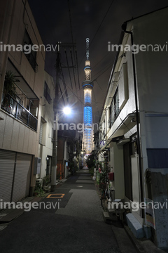 町並 建築 都会 路地裏 夜 の画像素材 写真素材ならイメージナビ
