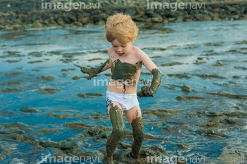 子供 裸 男の子 幼児 立つ の画像素材 外国人 人物の写真素材ならイメージナビ