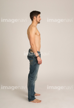 男性 裸 横向き 全身 1人 カジュアルウェア の画像素材 外国人 人物の写真素材ならイメージナビ