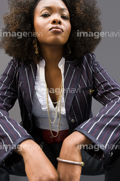 黒人 女性 スーツ Image Source 北海道 の画像素材 ビジネスパーソン ビジネスの写真素材ならイメージナビ