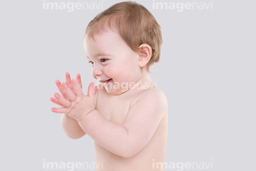 赤ちゃん 子供 拍手 の画像素材 外国人 人物の写真素材ならイメージナビ