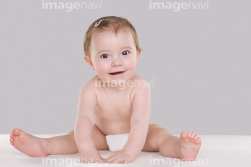 赤ちゃん 裸 女の子 喜び 外国人 の画像素材 外国人 人物の写真素材ならイメージナビ