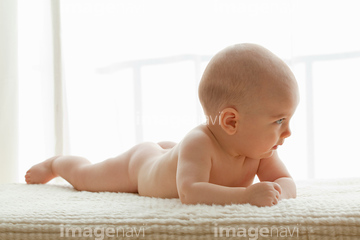 外国人 子供 赤ちゃん 横顔 の画像素材 外国人 人物の写真素材ならイメージナビ