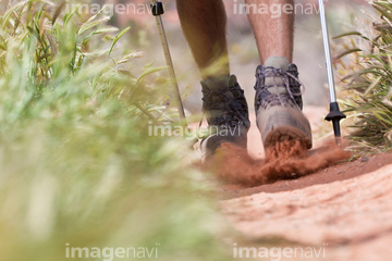 男 歩く 正面 イラスト シルエット 子供 足の部分 ウォーキング の画像素材 ダイエット ライフスタイルの写真素材ならイメージナビ