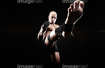 キックボクシング 裸足 の画像素材 構図 人物の写真素材ならイメージナビ