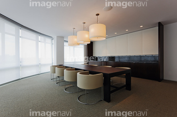 広い 部屋 人物 会議室 ロイヤリティフリー の画像素材 住宅 インテリアの写真素材ならイメージナビ