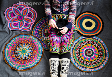 座る 俯瞰 の画像素材 構図 人物の写真素材ならイメージナビ