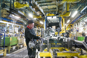 自動車工場 生産ライン 少ない 海外 忙しい ロイヤリティフリー の画像素材 生産業 製造業 産業 環境問題の写真素材ならイメージナビ