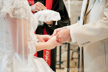 指輪交換 の画像素材 結婚 行事 祝い事の写真素材ならイメージナビ
