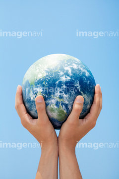 地球 手 支える の画像素材 エネルギー エコロジーの写真素材ならイメージナビ