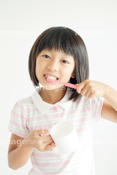歯磨き 少女 の画像素材 病気 体調管理 人物の写真素材ならイメージナビ
