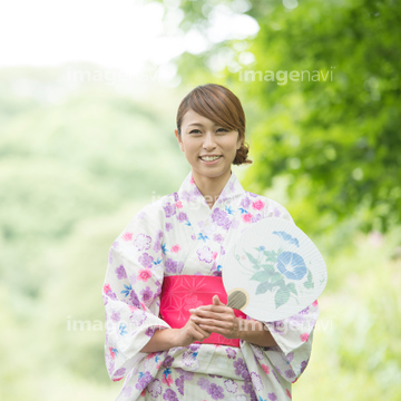 女性らしい 浴衣 ポーズ の画像素材 日本人 人物の写真素材ならイメージナビ