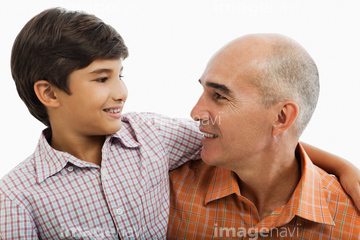 親子 抱く シルエット の画像素材 構図 人物の写真素材ならイメージナビ