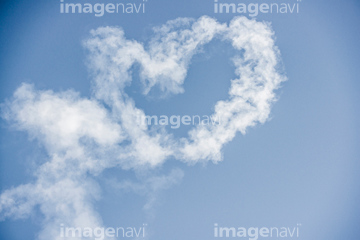 ハート 飛行機雲 の画像素材 空 自然 風景の写真素材ならイメージナビ