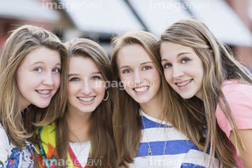 中学生 白人 4人 の画像素材 年齢 人物の写真素材ならイメージナビ