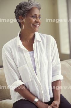 女性 美人 40代 黒人 の画像素材 趣味 遊び ライフスタイルの写真素材ならイメージナビ