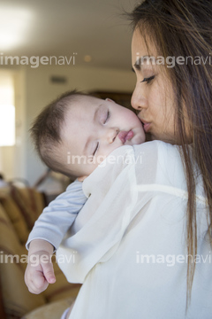 かわいい 赤ちゃん 子供 寝顔 白人 ロングヘアー の画像素材 家族 人間関係 人物の写真素材ならイメージナビ