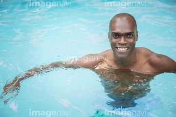 男 泳ぐ 黒人 の画像素材 ウォータースポーツ スポーツの写真素材ならイメージナビ