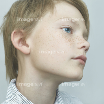 少年 横顔 の画像素材 構図 人物の写真素材ならイメージナビ