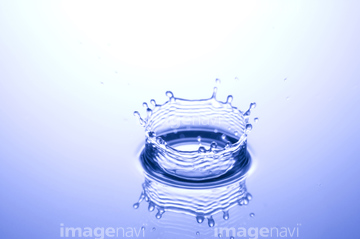 水しぶき ウォータークラウン の画像素材 水 バックグラウンドの写真素材ならイメージナビ