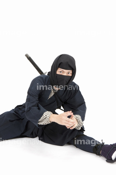 忍者 ポーズ 座る の画像素材 日本人 人物の写真素材ならイメージナビ