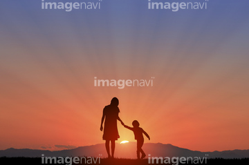 手 つなぐ 親子 シルエット 写真 の画像素材 構図 人物の写真素材ならイメージナビ