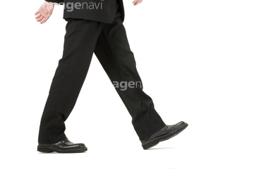 男 スーツ 歩く 足の部分 の画像素材 行動 人物の写真素材ならイメージナビ