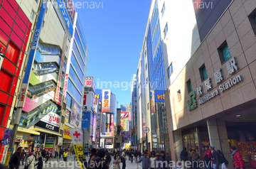 秋葉原 大勢 ロイヤリティフリー の画像素材 行動 人物の写真素材ならイメージナビ