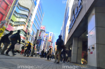 秋葉原 大勢 ロイヤリティフリー の画像素材 行動 人物の写真素材ならイメージナビ