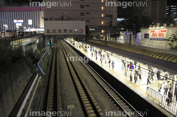 日本の駅 ホーム 夜 の画像素材 鉄道 乗り物 交通の写真素材ならイメージナビ