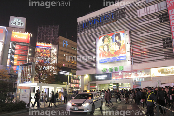 新宿アルタ の画像素材 交通イメージ 乗り物 交通の写真素材ならイメージナビ