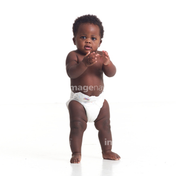 赤ちゃん おむつ 立つ 黒人 の画像素材 外国人 人物の写真素材ならイメージナビ