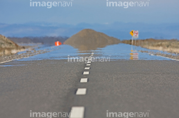 蜃気楼 逃げ水 の画像素材 道路 乗り物 交通の写真素材ならイメージナビ