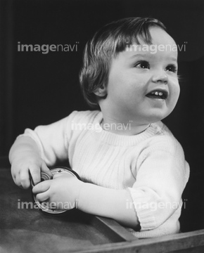 外国人 子供 赤ちゃん 笑う ショートヘアー の画像素材 外国人 人物の写真素材ならイメージナビ