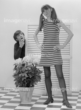 モノクロ 男性 外国人 足の部分 カップル の画像素材 体のパーツ 人物の写真素材ならイメージナビ