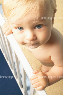 少年 白人 全身 立つ 子供 年齢層 1人 赤ちゃん 子供 の画像素材 写真素材ならイメージナビ